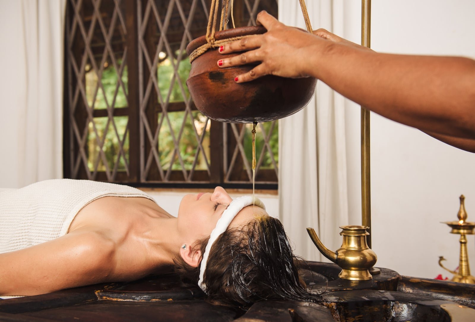 Ayurvedic shirodhara treatment